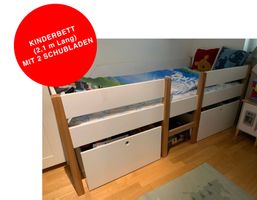 Platzsparendes Kinderbett mit 2 Schubladen und Leiter