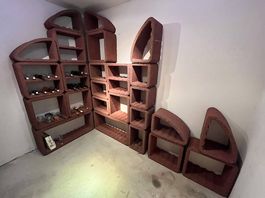 Weinregal aus Rohton / Hydroton