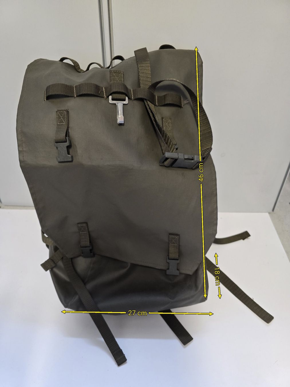 Schweizer Armee Zaini: Schweizer Militär- / Armee-Kampfrucksack Robust – Usato da Zofingen venduto da Loop_ReSale 1