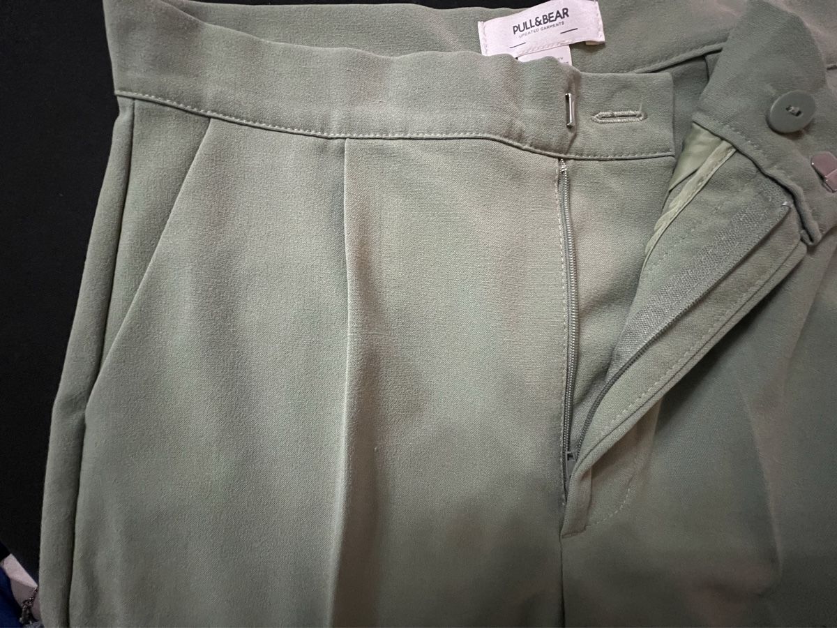 Pull&Bear Hosen: Stoffhose von PULL&BEAR Mittelgrün – Gebraucht aus Freidorf TG von Iris1970 2