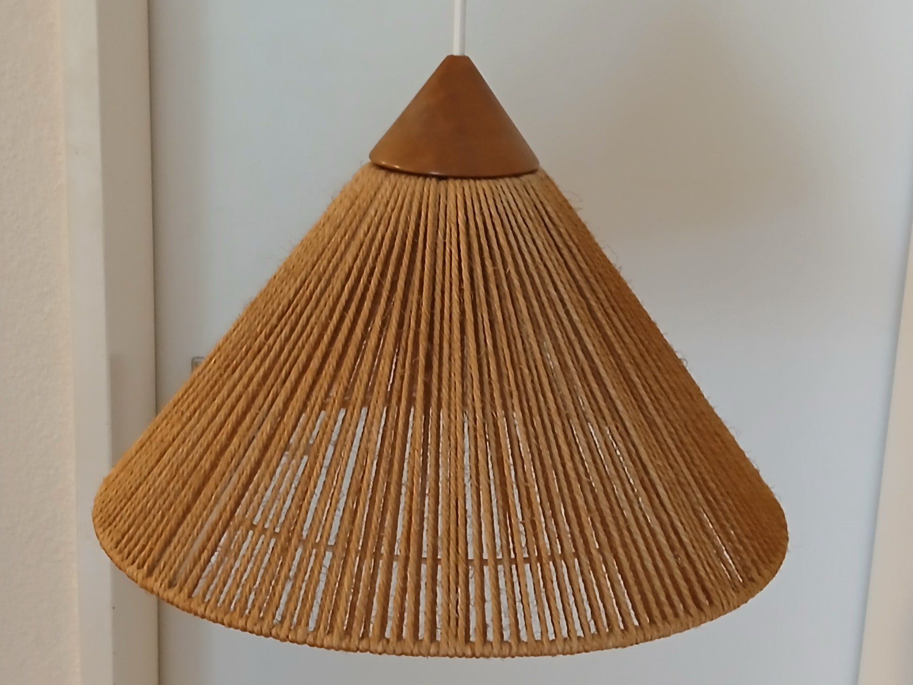 Temde Leuchten Lampadari & plafoniere: Seltene Temde Deckenleuchte 60er Holz mit Sisal – Usato da Zumikon venduto da Vollvintage 8