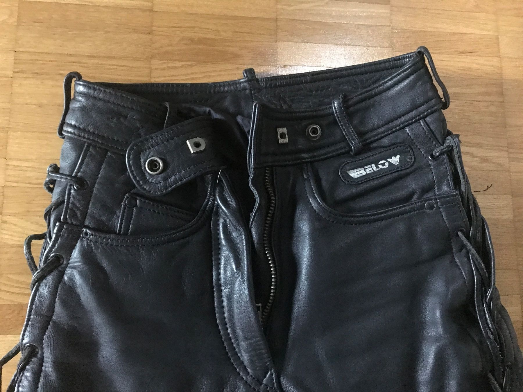 Hosen: Geschnürte Biker Echtlederhose Gr XS – Gebraucht aus St. Margrethen SG von kellenbh 1