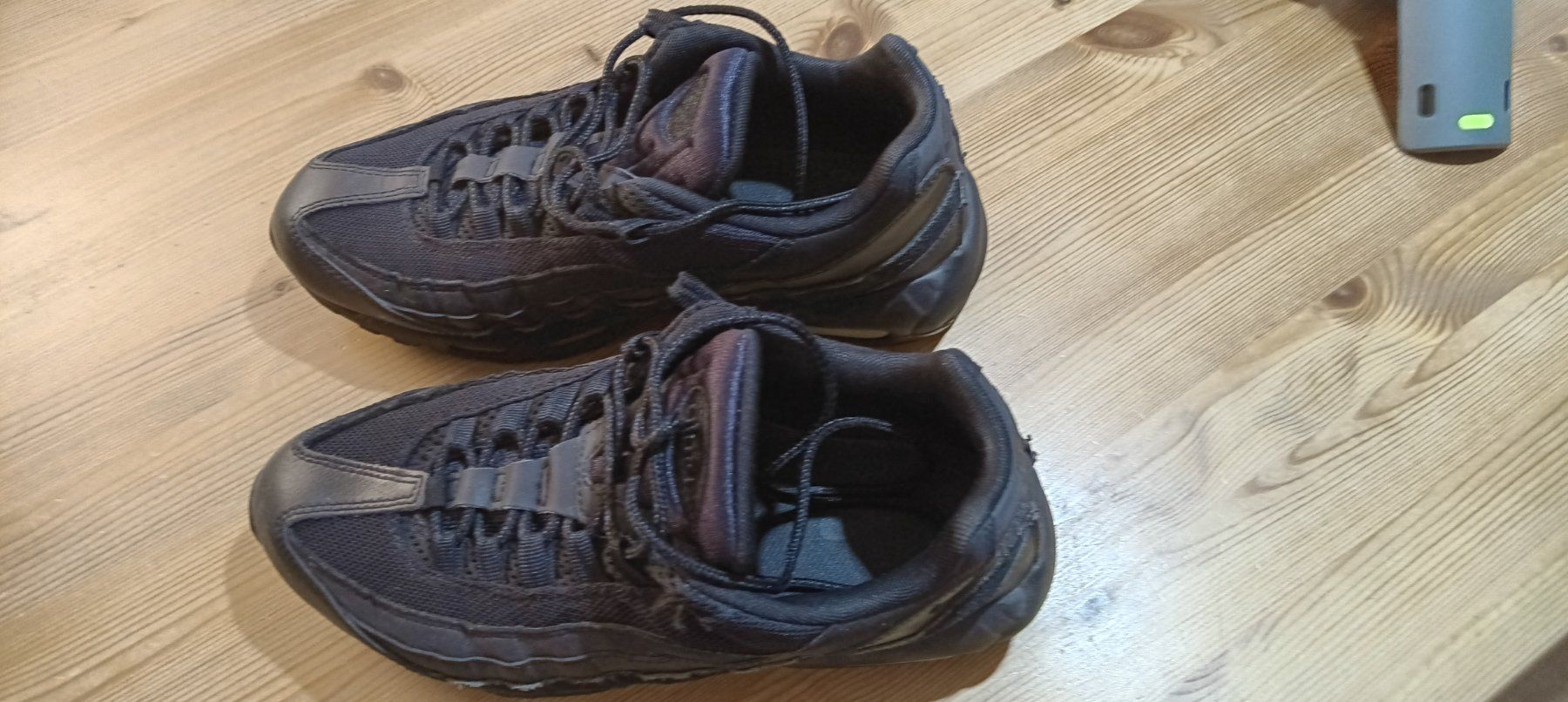 Nike Scarpe da uomo: NIKE AIR MAX GRÖSSE 43 SCHWARZ – Difettoso da Embrach venduto da nau_bj7j