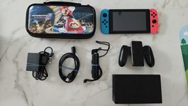Nintendo Switch Konsole mit Zubehör und Tasche gebraucht