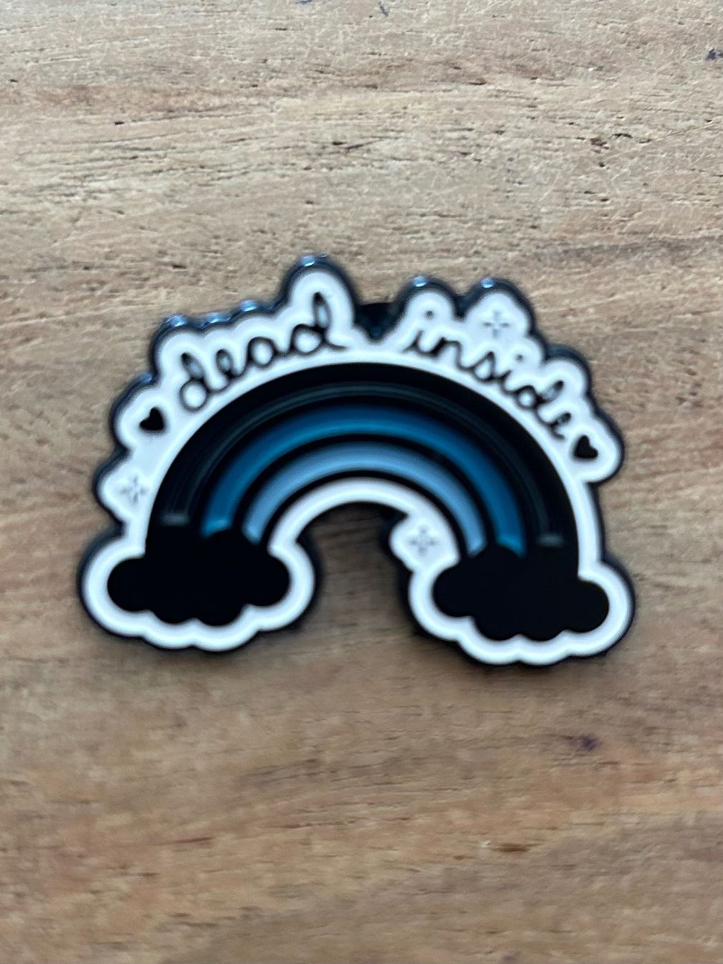 Placchette & Badge: Pin Dead Inside – Nuovo e nell'imballaggio originale da Geneve venduto da vane267