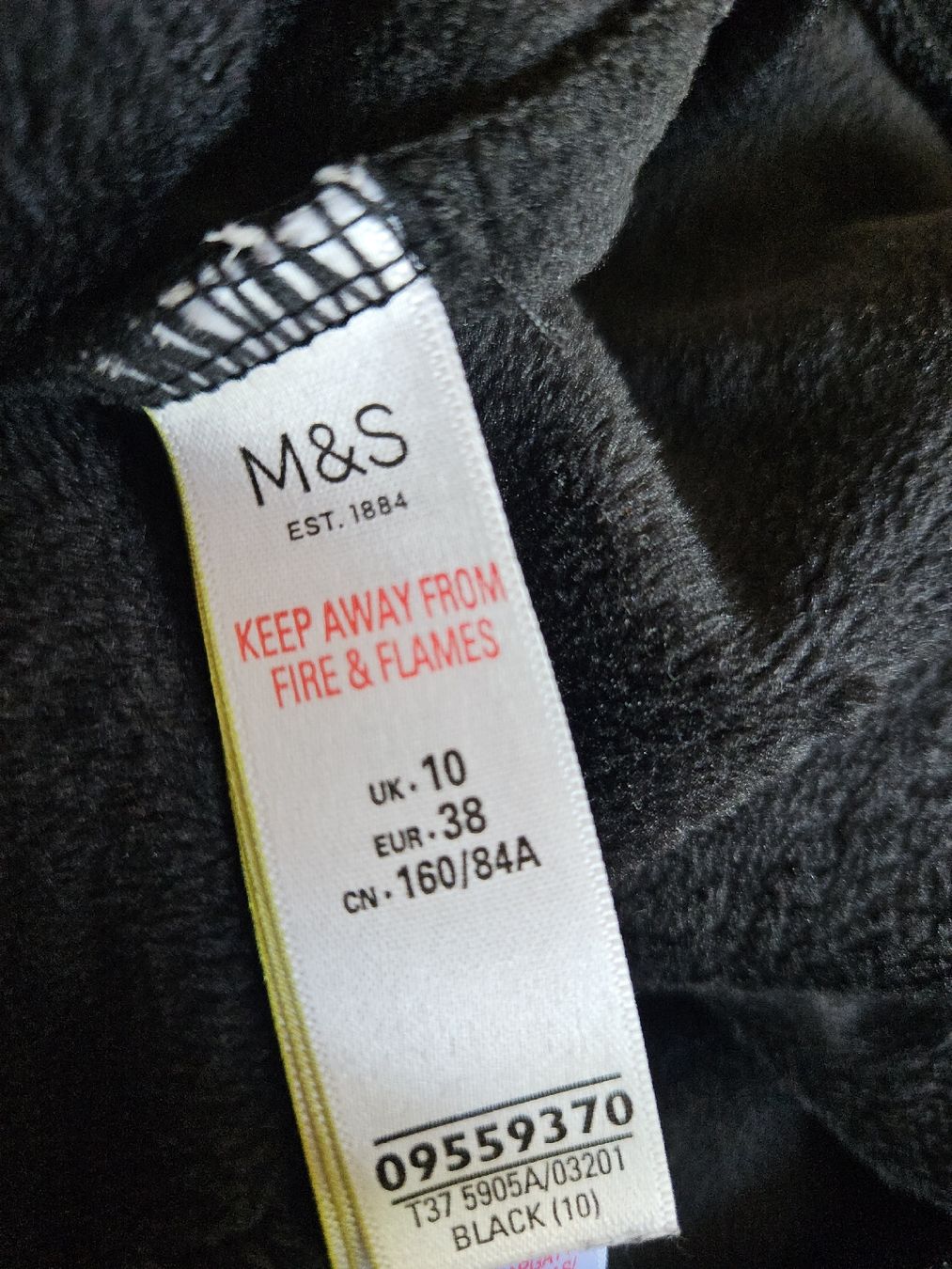 Maglioni & Felpe: Autograph Velours Pullover Schwarz Grösse 38 Seitentaschen  – Usato da Urdorf venduto da Colina 4