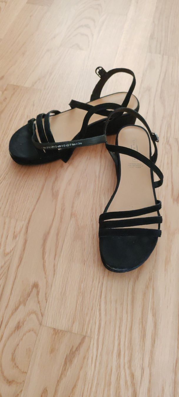 Scarpe da donna: Schwarze Sandale. 5th Avenue. Sandali neri – Usato da Kriens venduto da ros_p5l9