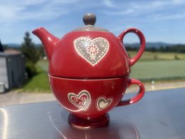 Teekanne mit Tasse