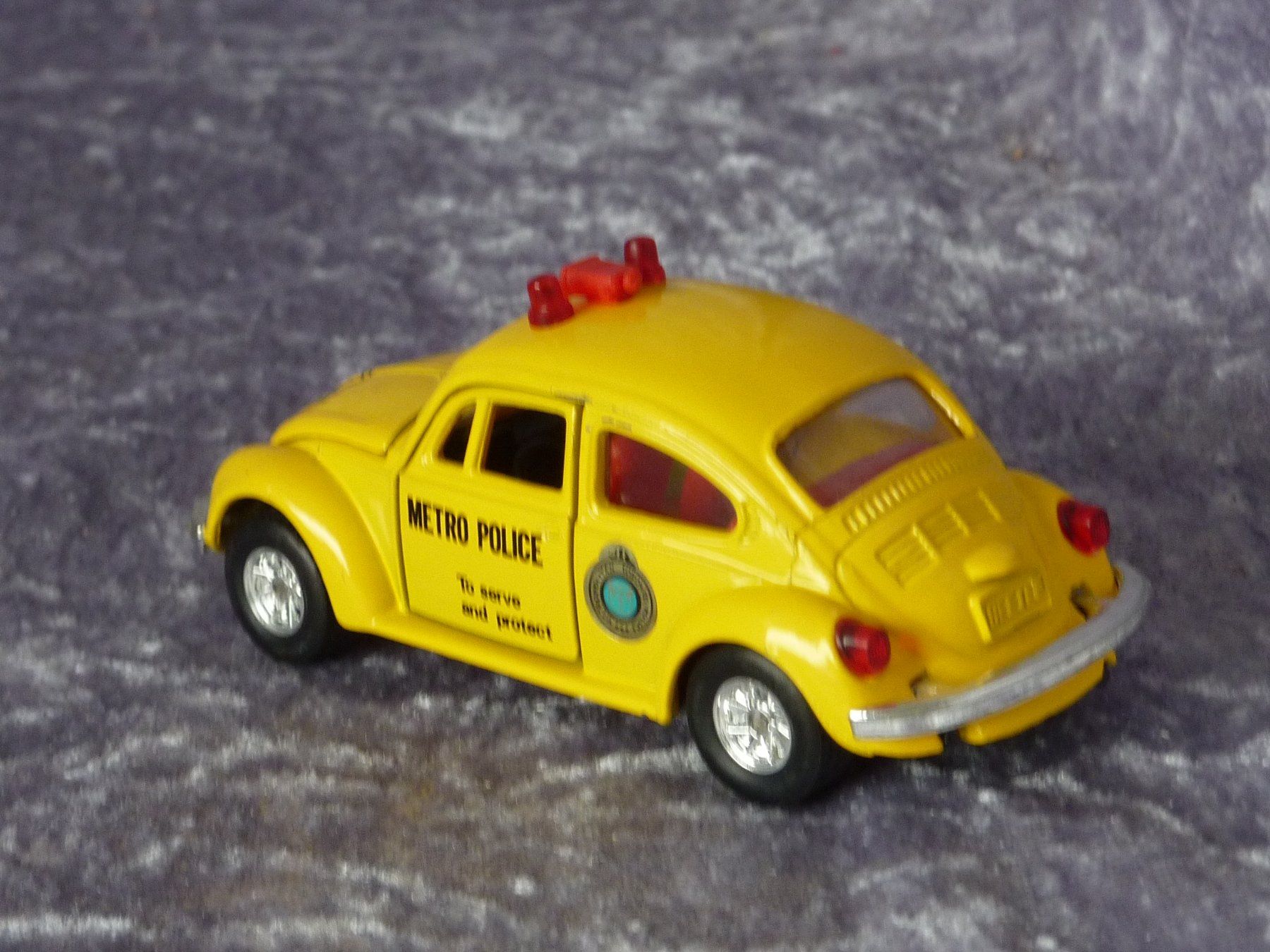 Volkswagen Modellini d'auto: VW Käfer Metro Police 1:43 – Usato da Dürrenäsch venduto da modellautos4you 3