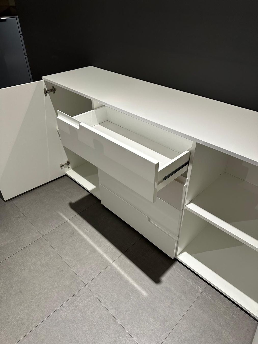 Cassettiere: Weisses Sideboard/Kommode mit Schubladen, Top Zustand! – Nuovo (secondo la descrizione) da Dettighofen venduto da LLu_w2hv 2