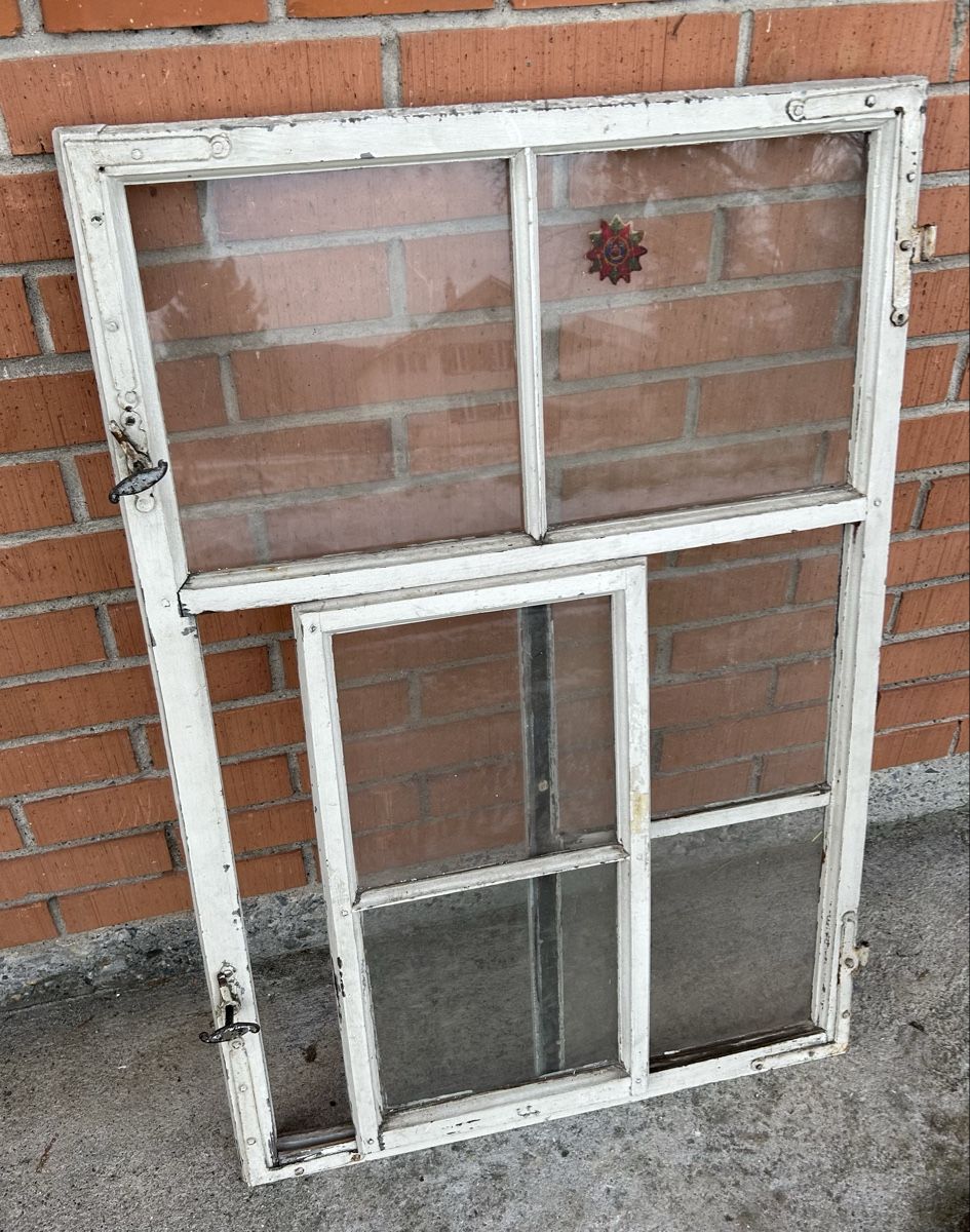 Finestre: Altes sprossen Fenster mit schipfenster. – Usato da Gwatt (Thun) venduto da ate_6ng8 1