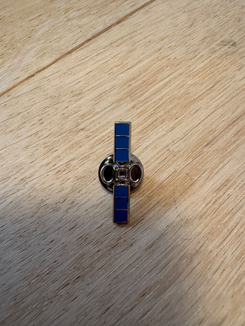 Placchette & Badge: Pin / Anstecker – Usato da Winkel venduto da Schorley