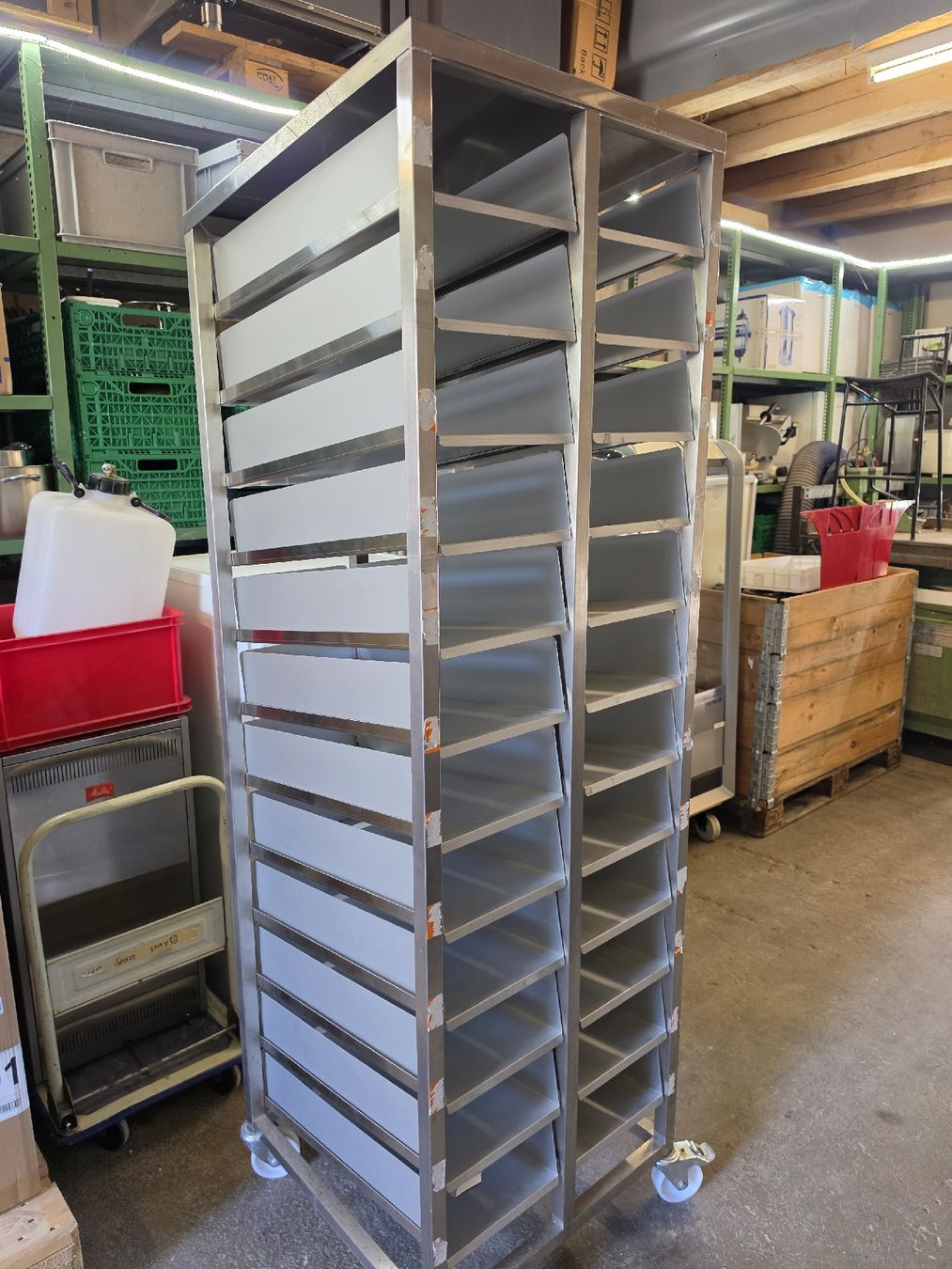 Sistemi di archiviazione: Chromstahl-Regal mit 2x12 Tabletts  ##124 – Usato da Wuppenau venduto da Gastro.Wuppenau 1
