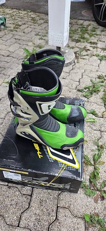 Scarpe da uomo: Top Rennstiefel Töff Gaerne Stiefel Gr.45 – Usato da Fehraltorf venduto da Kischde 1