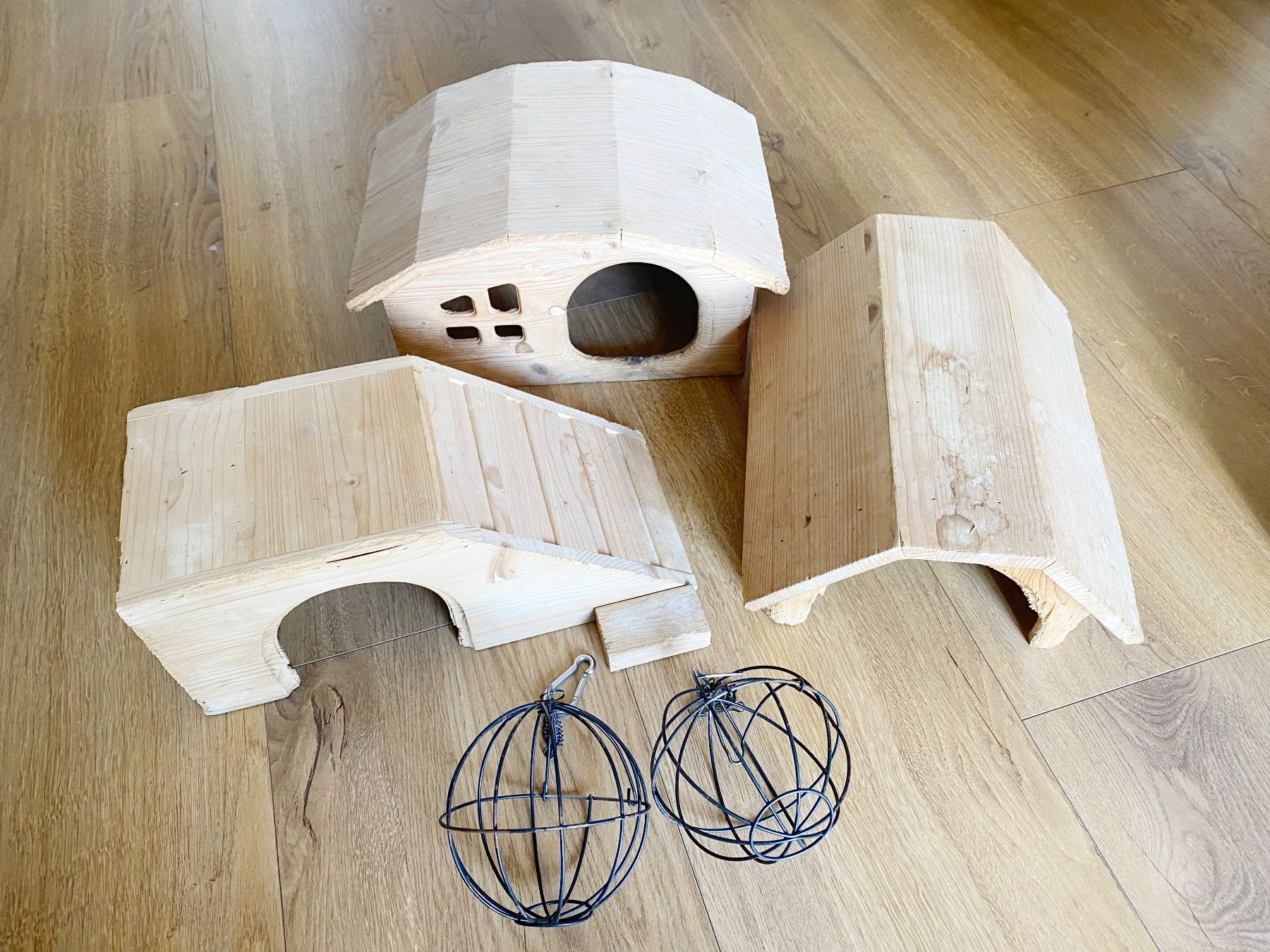 Cages, transport & sécurité: Grande cage pour hamster ou cochons d’Inde – D'occasion à Neuchâtel par Familien-Fundgrube 3