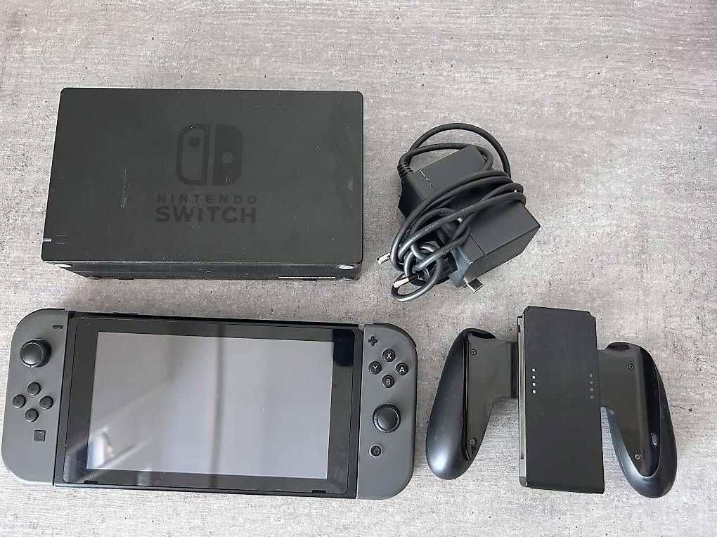 Nintendo Console: Nintendo Switch noire complet – Usato da Yverdon-les-Bains venduto da BasileG