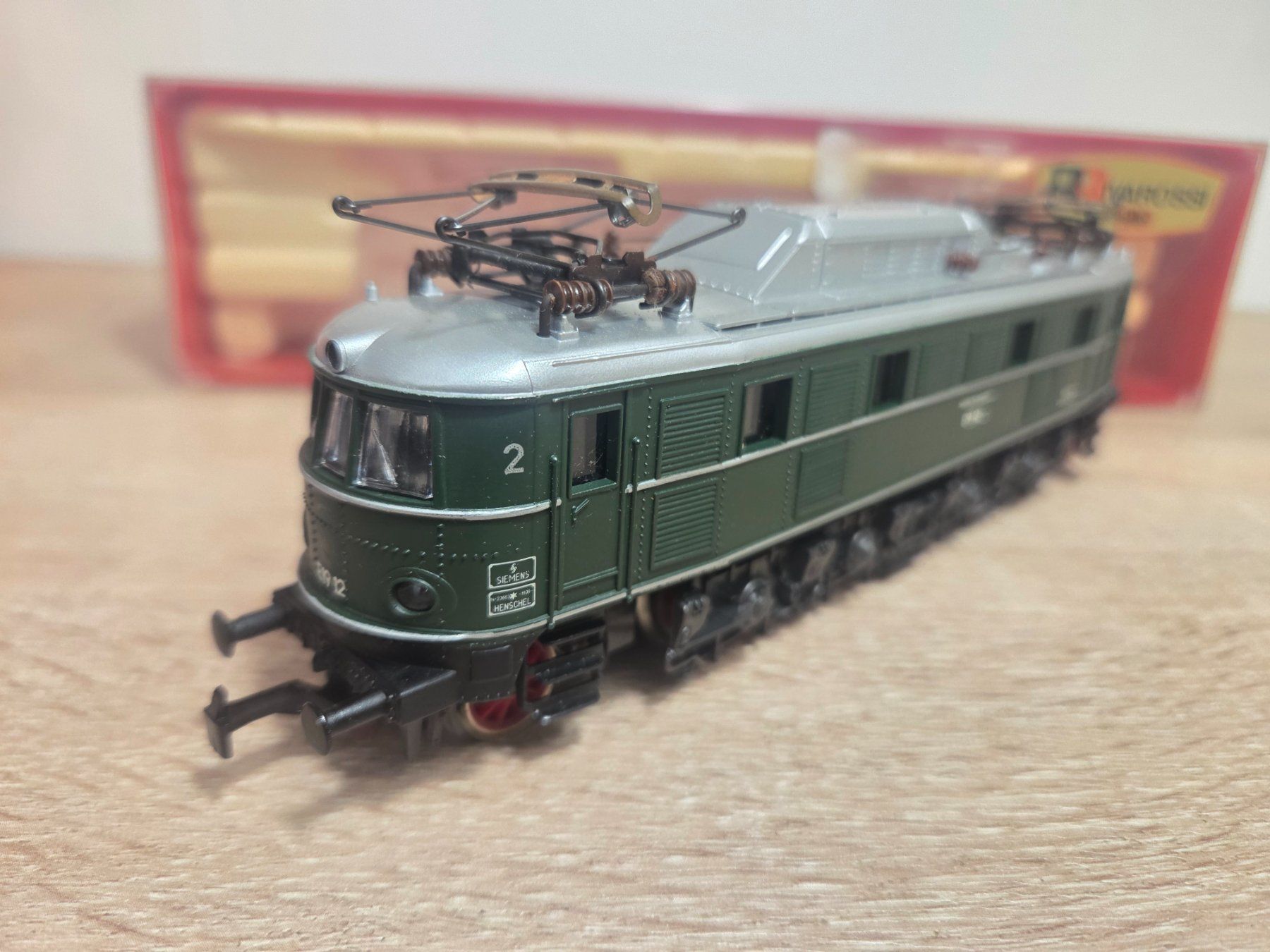 Rivarossi Modellini di ferrovie: Rivarossi 1095 E-Lok E19-12 DB H0 – Usato da St-Aubin-Sauges venduto da Lo_Go 2