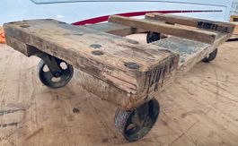 Vintage Wagen, Holzrahmen, Gussrollen Bj. 1930, Industrial
