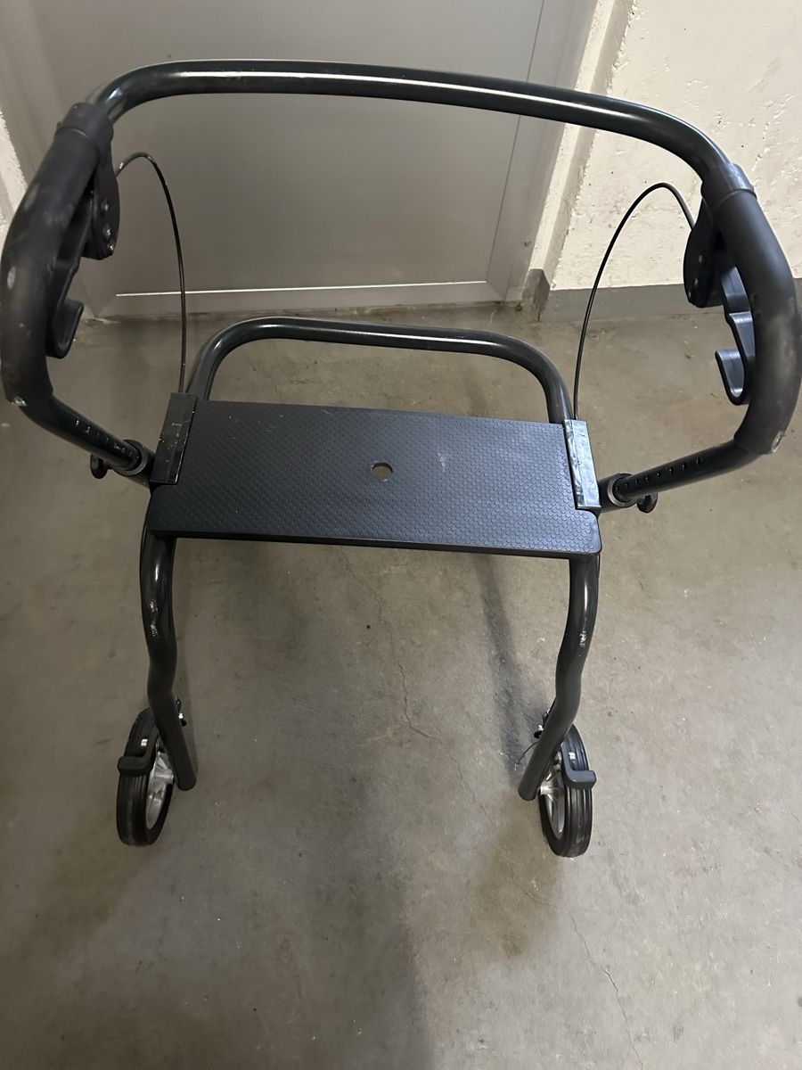 Aides à la marche: Rollator – D'occasion à Bützberg par Chisco 3