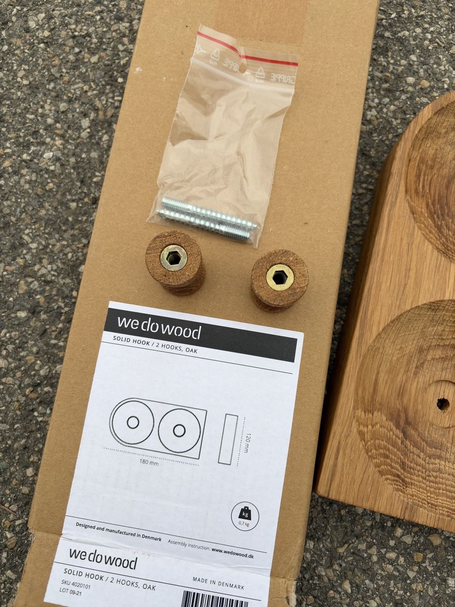 Eisenwaren: We Do Wood Solid Oak Hook  - New in Box! – Neu (gemäss Beschreibung) aus Nyon von tor_6gr5 1