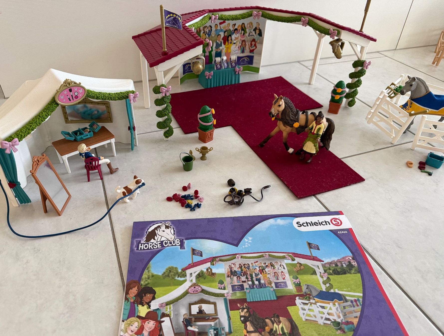 Schleich Spielzeuge: Schleich 42466 grosse Pferdeschau – Gebraucht aus Studen BE von Ironbonehead