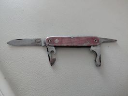 Wenger Offiziersmesser, Delémont, Jahrgang 1964, rot