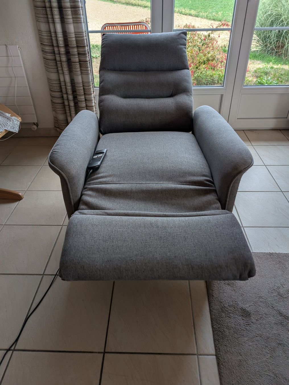 Poltrone: Fauteuil  avec aide à ce lever – Usato da Morens FR venduto da fri_yf25 2