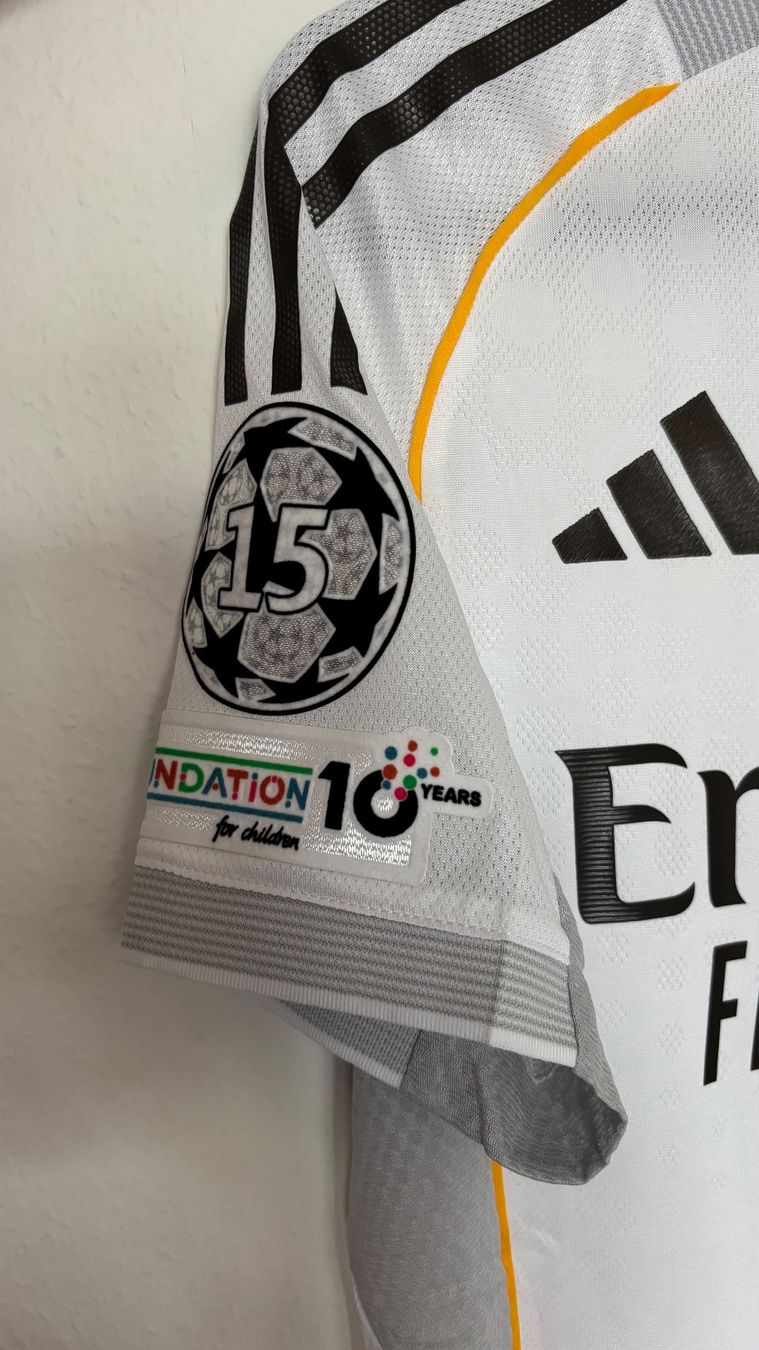 Adidas Leibchen & Hosen: Maillot Real Madrid 2025/26 – Neu und originalverpackt aus Prilly von swissGK 4
