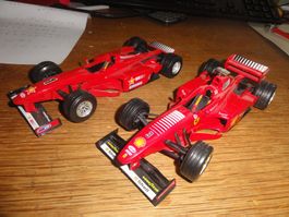 2 Ferrari Schuhmacher Formel 1 F330 + Collection 1:24