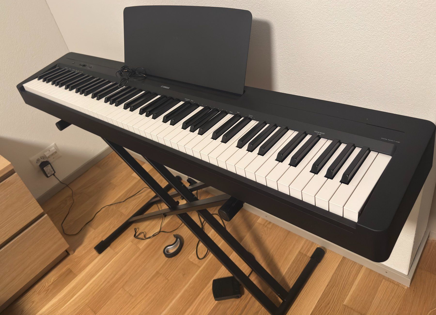 Yamaha Instruments de musique: Yamaha P-145 B BT, inkl. Stand – D'occasion à Dübendorf par FineDeals 1
