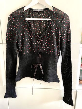 Pullover🌹Sehr feminin❤️mit Deko- Schnur. Gr. M