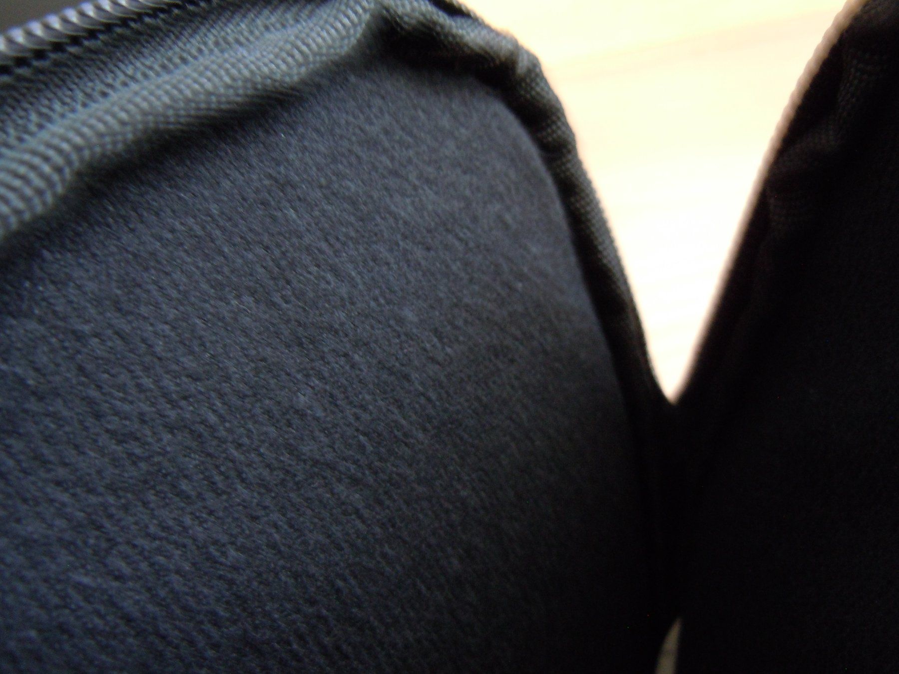 Covers & Borse: Laptop Hülle Neopren schwarz – Usato da Luzern venduto da Baumli1