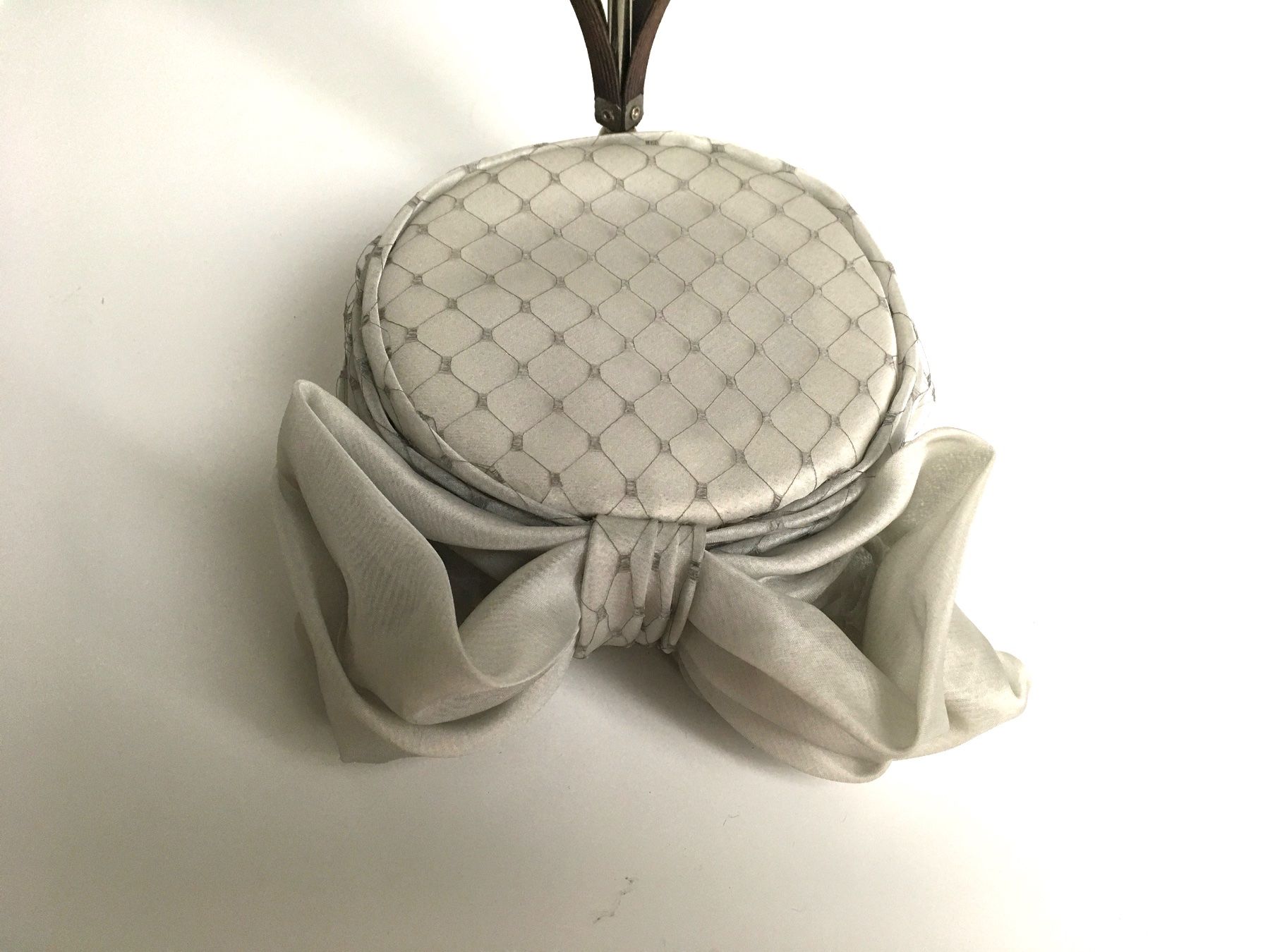 Copricapi, berretti & cappellini: Vintage, Original, Pillbox, Damenhut, hellgrau, 1960er J. – Usato da Bühler venduto da tashina96 1