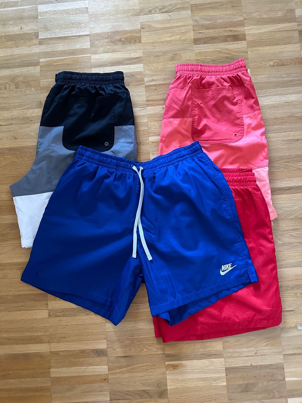 Nike Pantaloni: 4x Nike Flow Shorts (L) – Usato da Worb venduto da le_castor 3