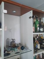 Gestell mit Glasvitrine