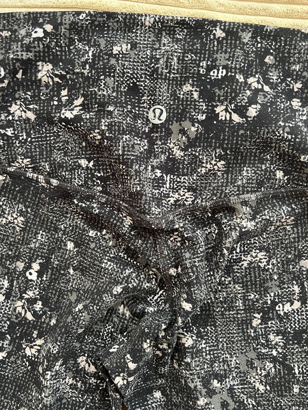 Leggings: Yoga pant Lululemon taille 2 – Usato da Fribourg venduto da Monalisa_13 1