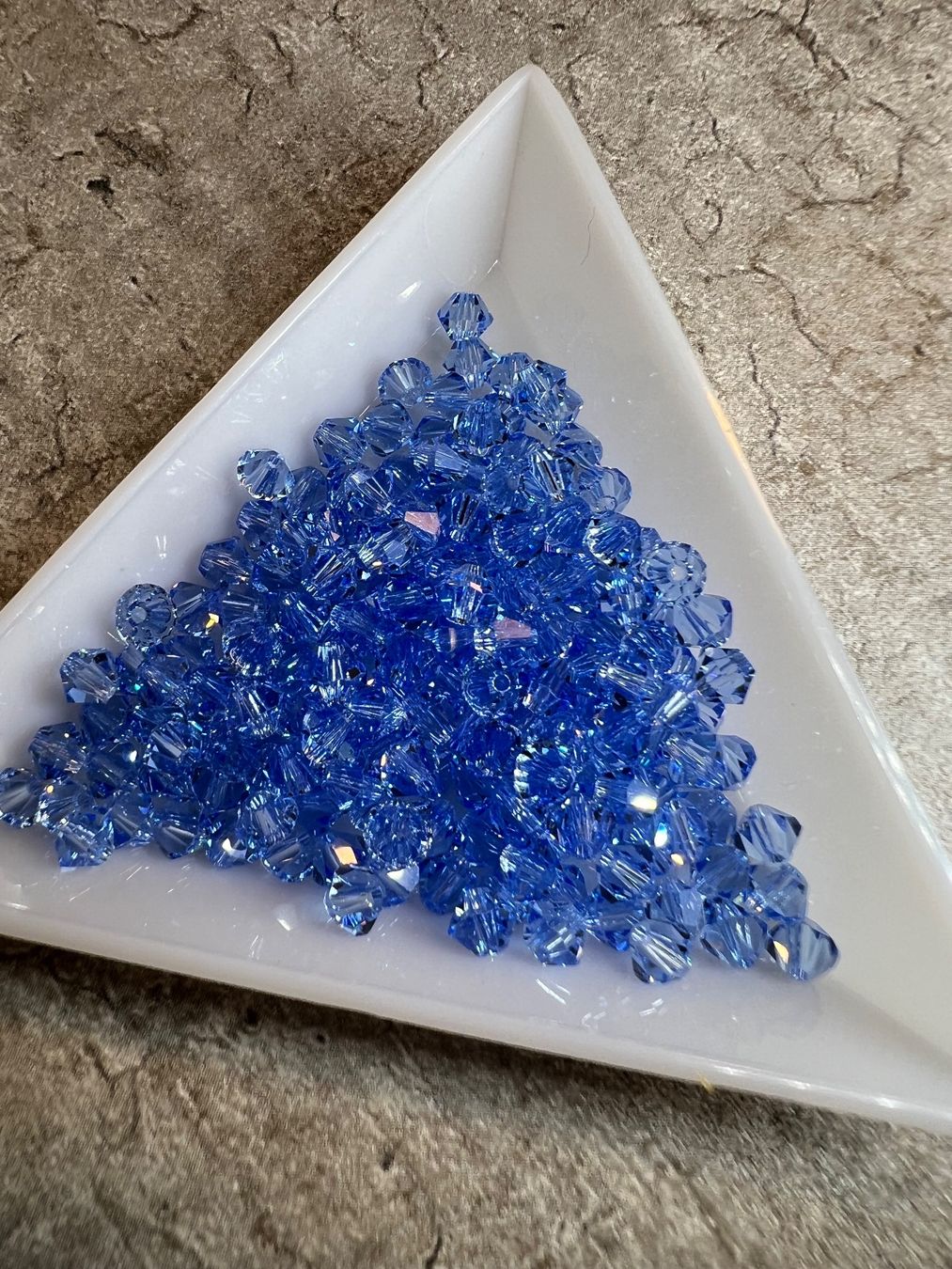 Perle (finte): Swarovski Perlen 4 mm, 50 Stück / Set – Nuovo e nell'imballaggio originale da Stein AG venduto da Anastasia_Asya 1