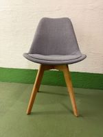 4 Graue Stühle mit Holzfüssen, neuwertig, Top Zustand!