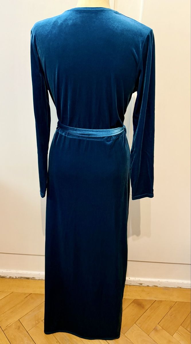 Kleider: Robe de soirée en velours – Neu und originalverpackt aus Le Locle von tchanatakoua 4