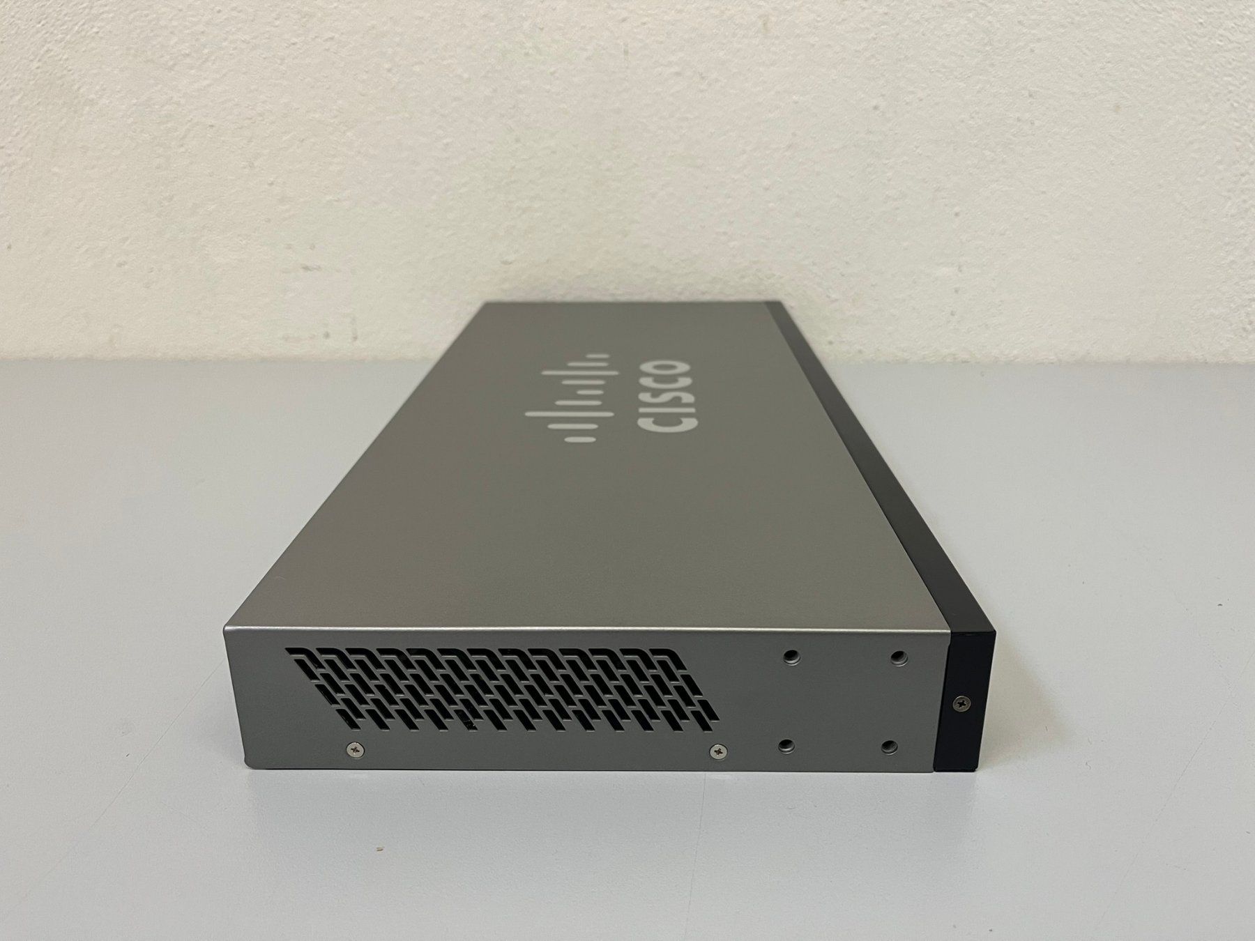 Cisco Hub & Switch: Cisco SG200-18 Netzwerk Switch – Usato da Hochdorf venduto da av-electronics 6