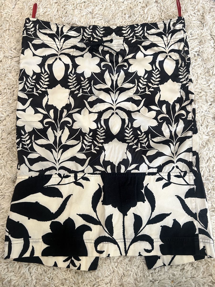 Prada Gonne: Prada Vintage-Rock schwarz/creme mit Blumenprint – Usato da Zürich venduto da Seraphine_1302 6
