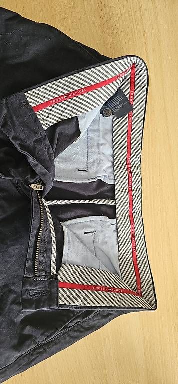 Pantaloni: Short Tommy Hilfiger  – Usato da Marin-Epagnier venduto da Nat_14 1