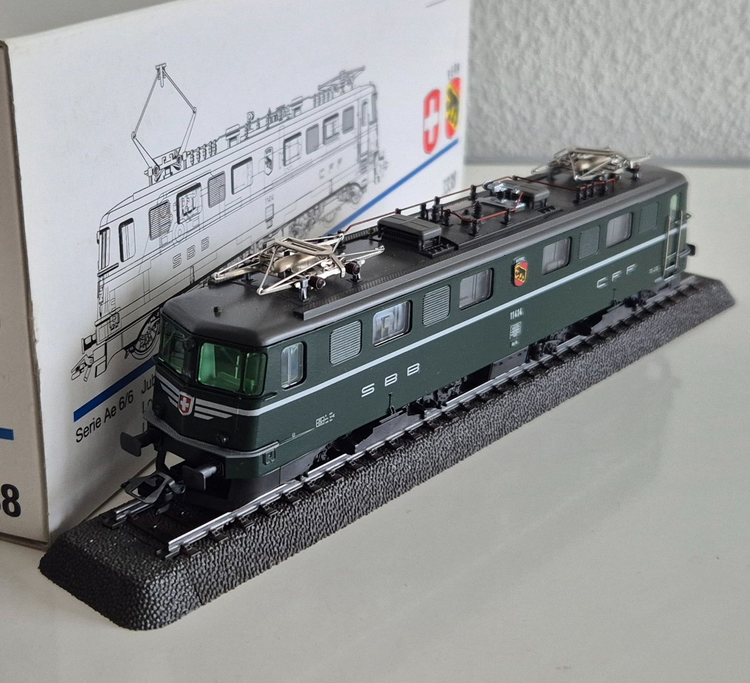Märklin Modellini di ferrovie: Märklin H0 3338 Ae 6/6 " Kanton Bern" – Usato da Zug venduto da storsi