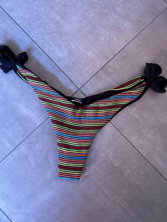 Striped Bikini Bottoms - Ready for Summer Fun! ☀️ 48 chars