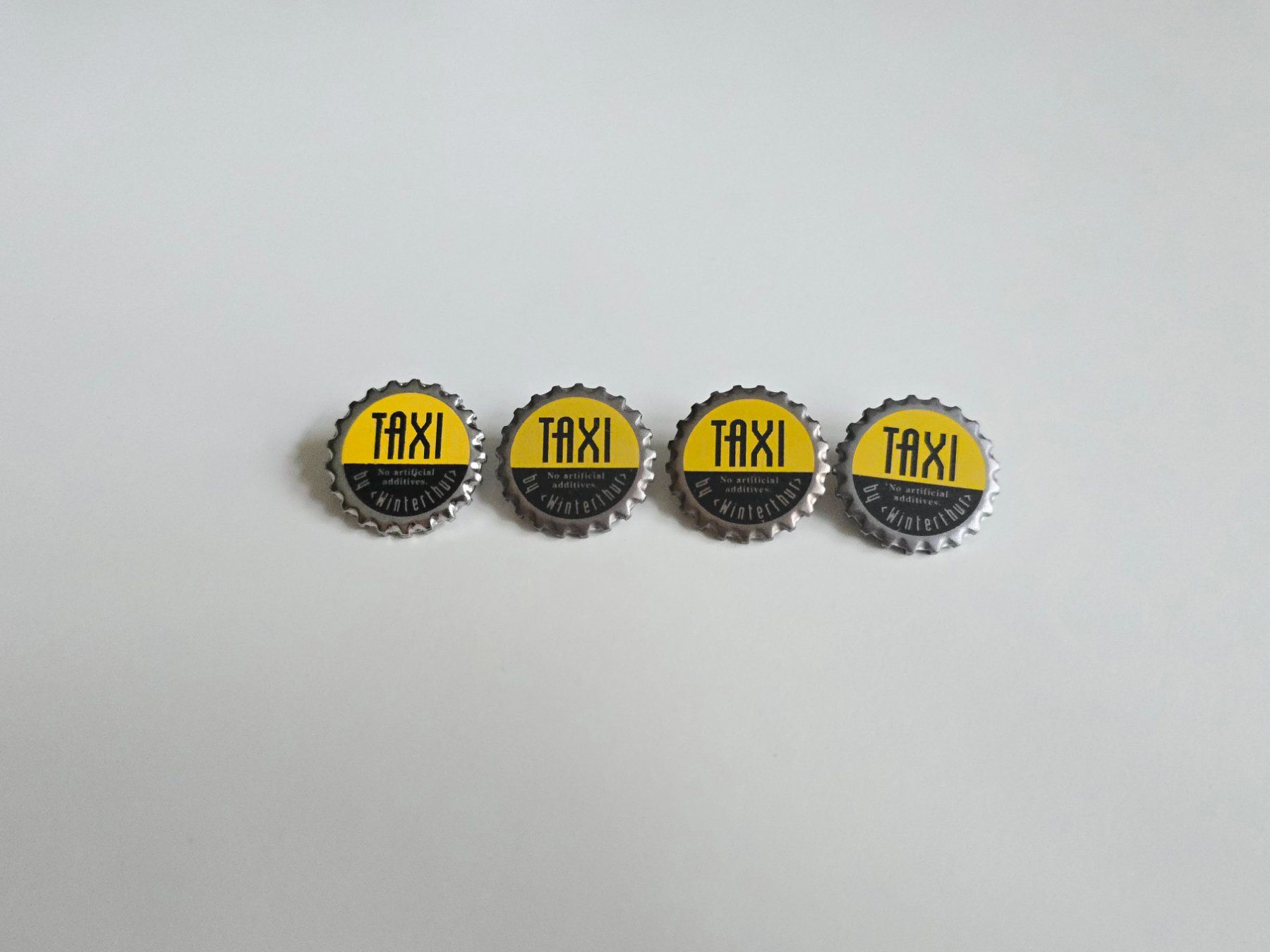 Placchette & Badge: 4 Pins Taxi Winterthur – Usato da Dättlikon venduto da Wundertuete_