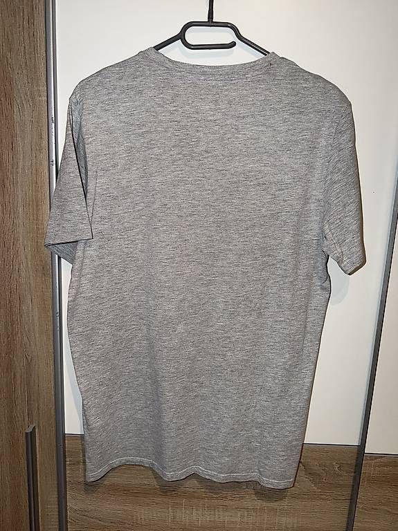 T-shirts: Maglietta Guess – D'occasion à Locarno par nac_bl5h 1