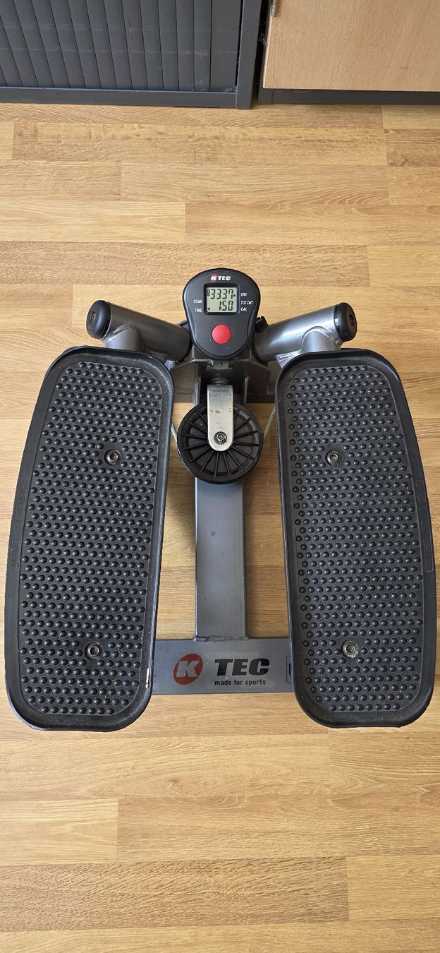 Vélos d'appartement: Stepper K-TEC mit Display guter Zustand – D'occasion à Niederlenz par Ernestos