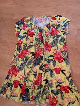 Jolie tunique jaune à fleurs taille L