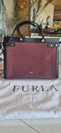 Sac à main FURLA bordeaux et noir,Tout cuir..Impeccable