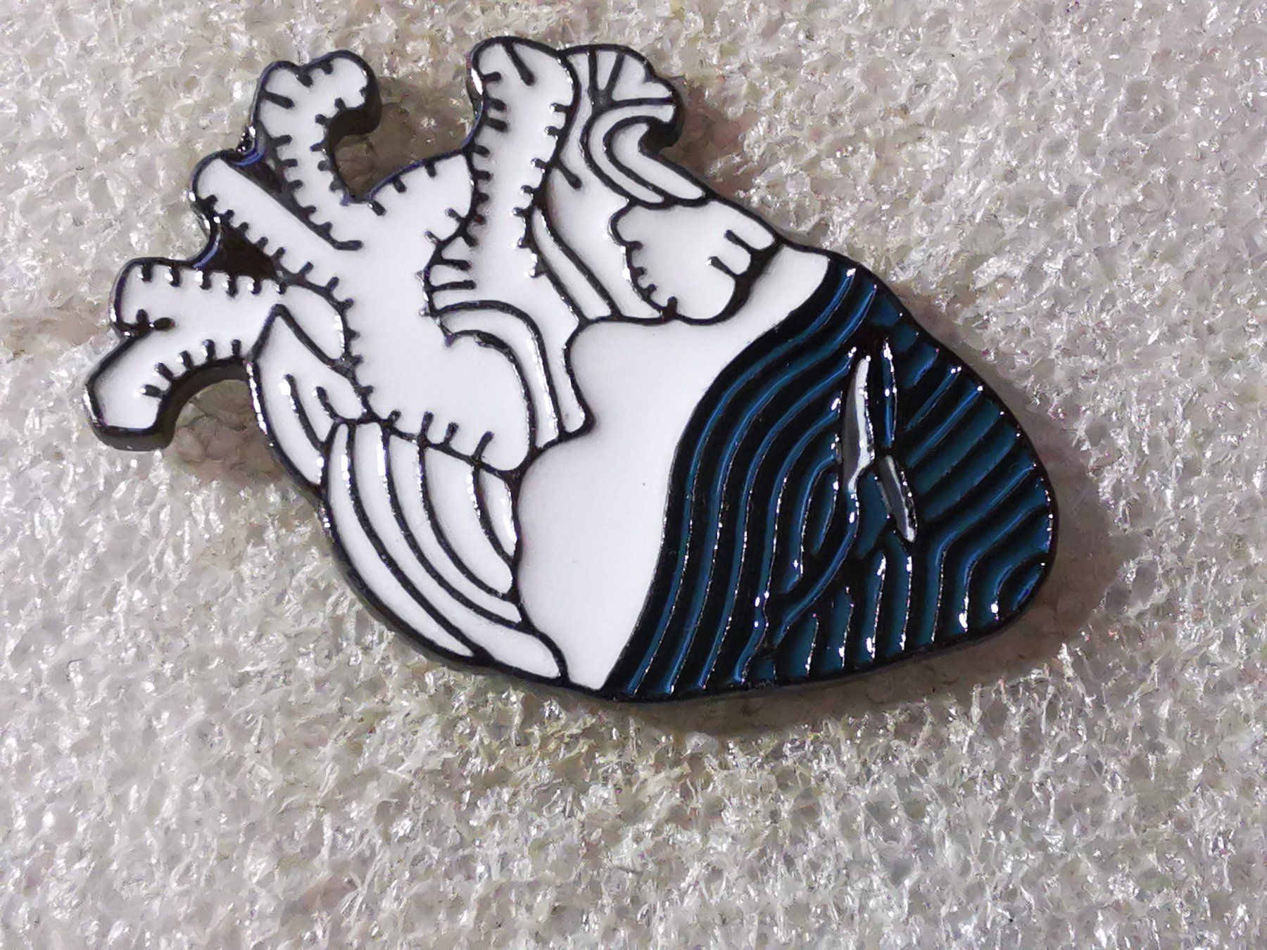 Placchette & Badge: Ansteckpin 119: Herz – Usato da Oppligen venduto da Pin-Fall-Shop